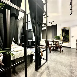 Golden ~ 1000m Main Square ~ Self Check-in 24h Apartament